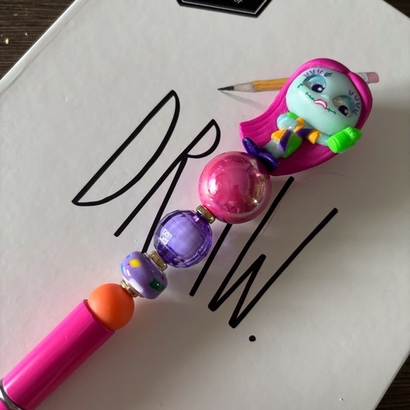 Disney Doorables: Nightmare Before Christmas: Sally handmade beaded pen - Picture 1 of 3